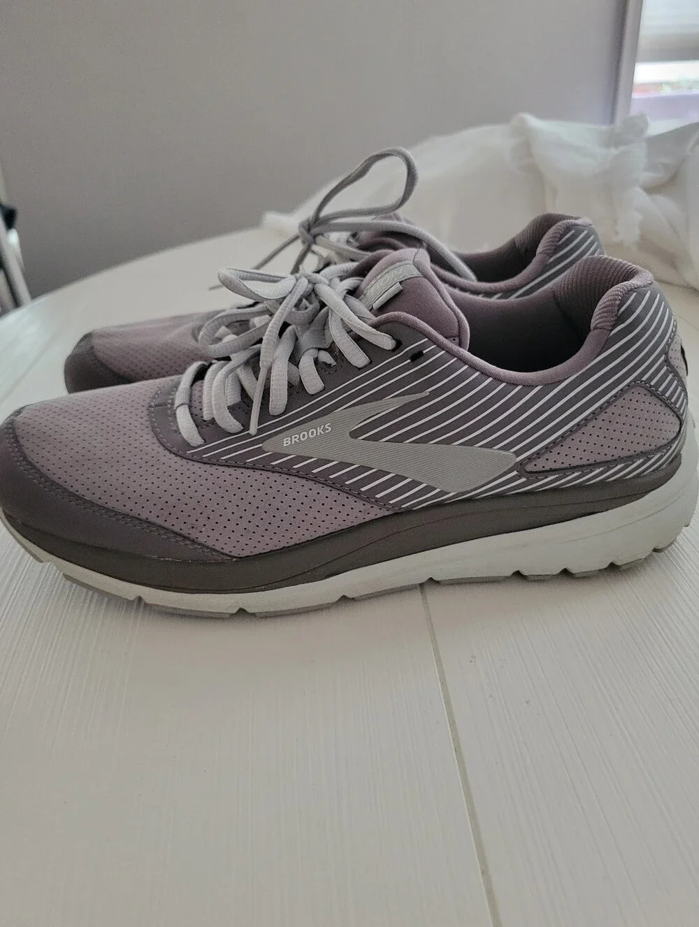 Brooks Addiction Walker Sneaker Women's 10.5B, Grey/Purple